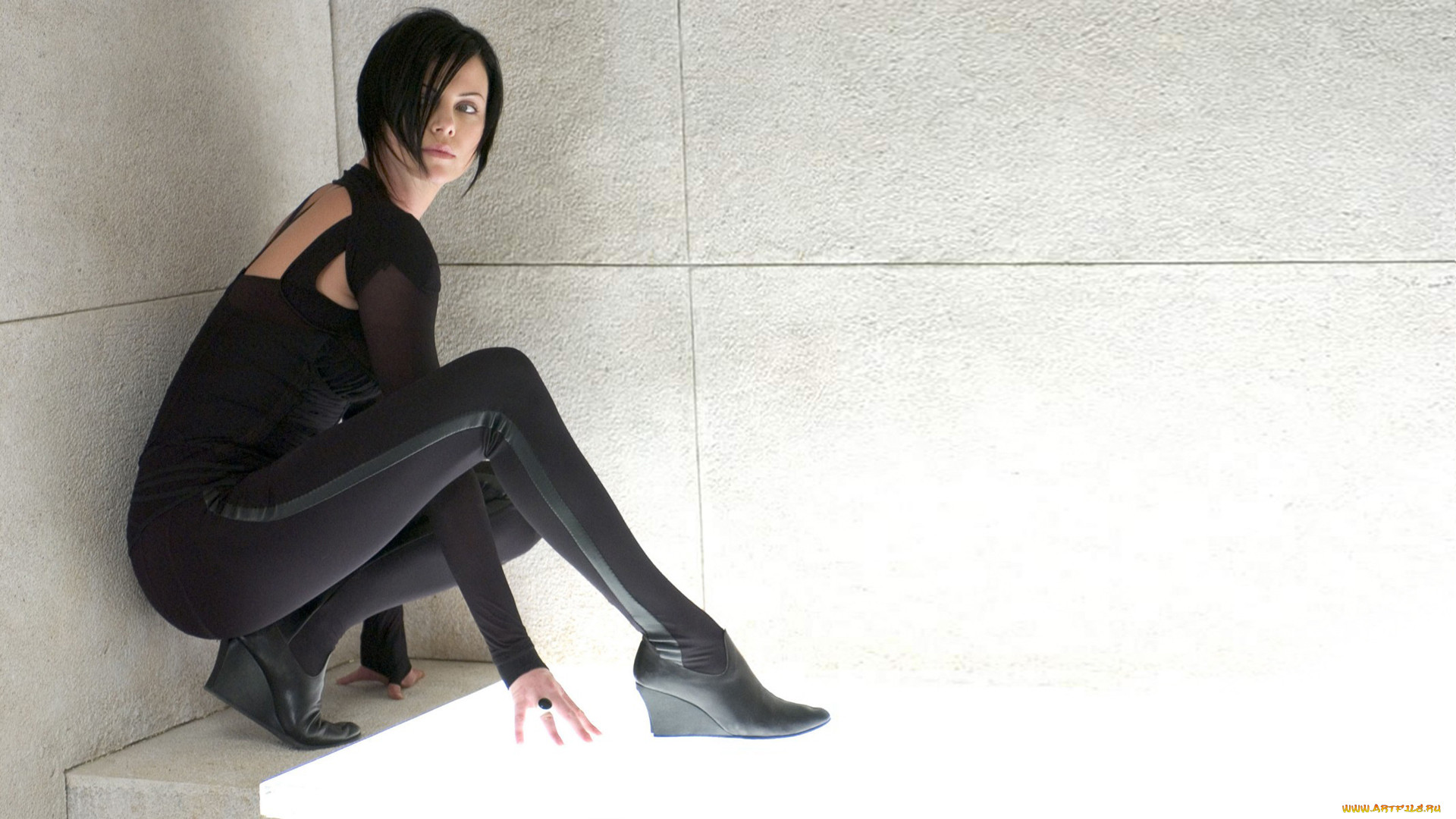 Обои ДЕВУШКА Кино Фильмы Aeon Flux, обои для рабочего стола, фотографии  девушка, кино фильмы, aeon flux, брюнетка, модель Обои для рабочего стола,  скачать обои картинки заставки на рабочий стол.